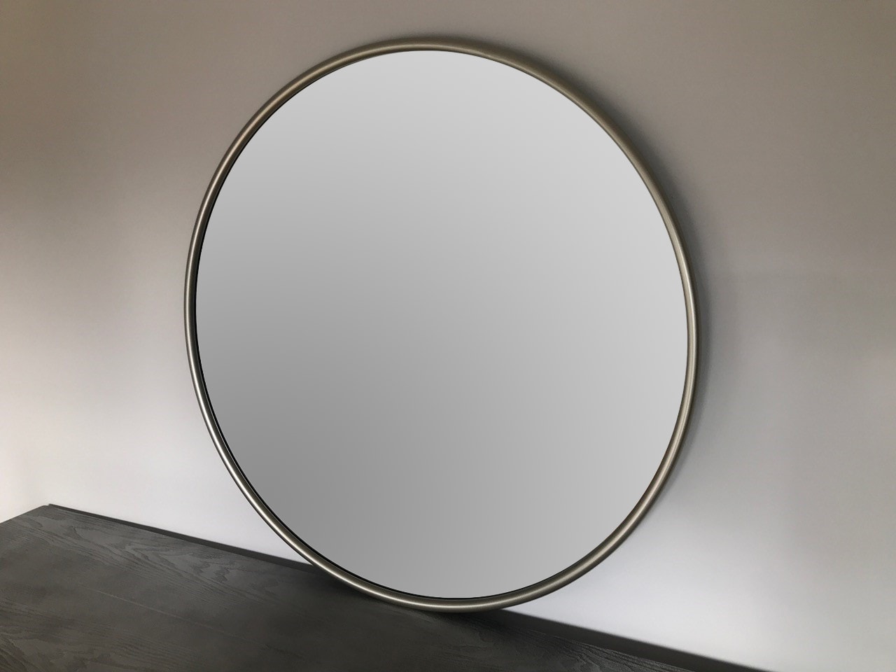 Silver Mirror, round, wall-mounted