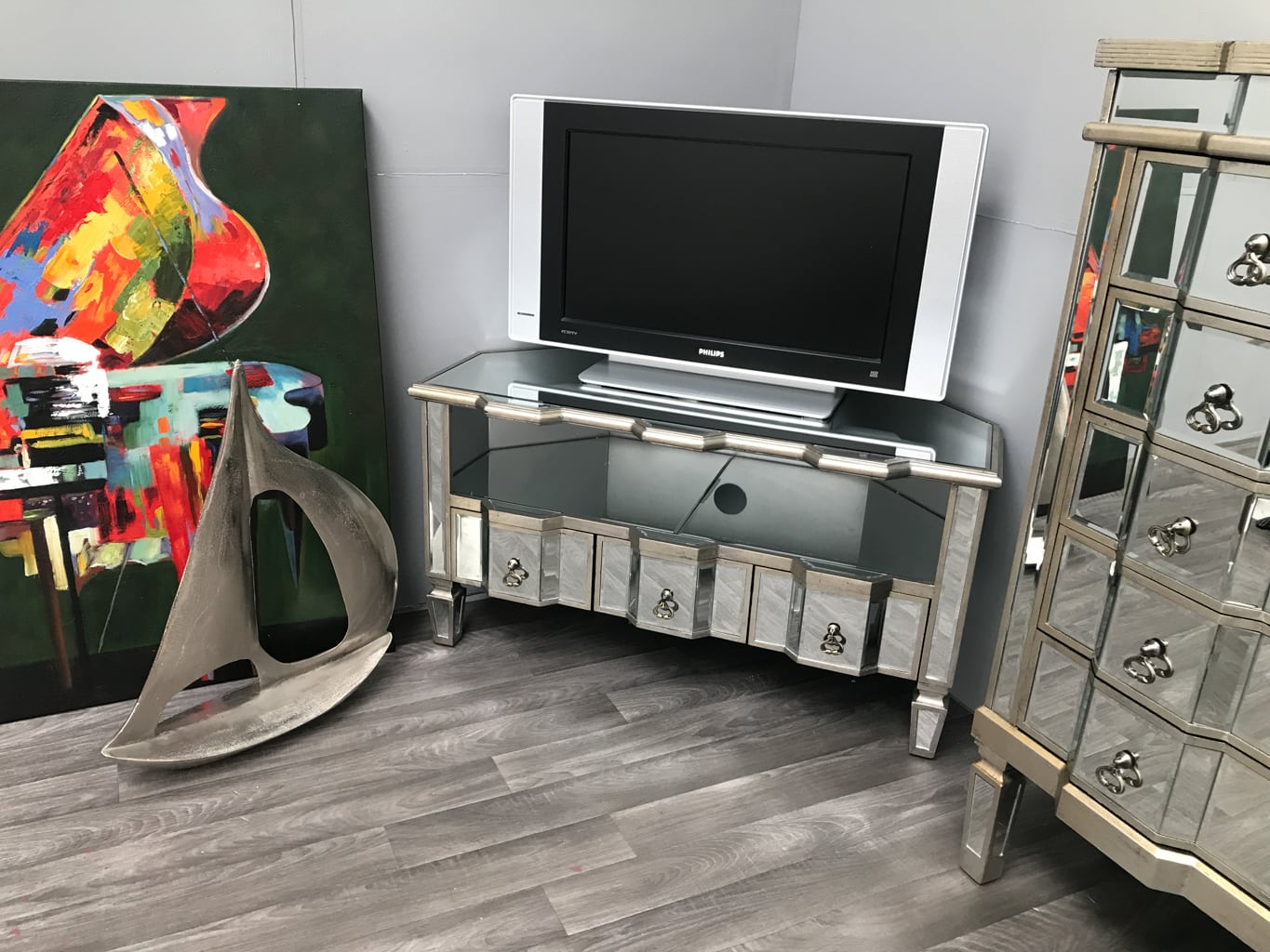 Charleston corner Mirrored tv unit with glass panels